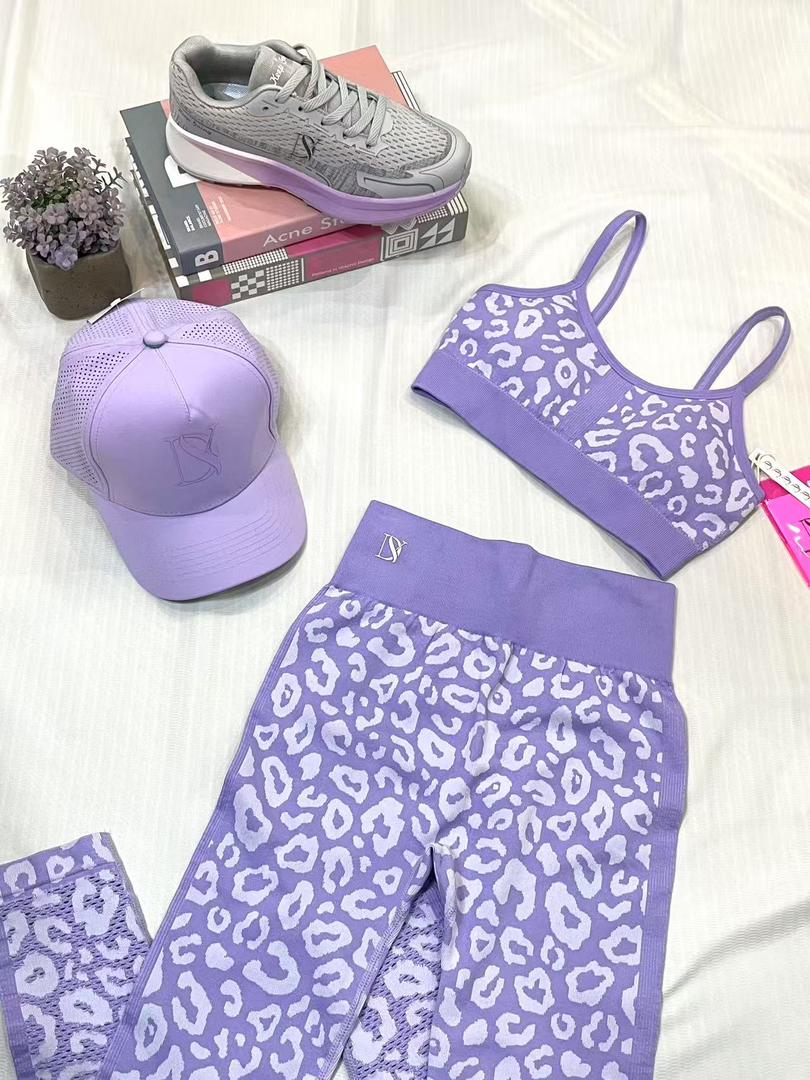 Conjunto Top bra de tirantes, Leggings y gorra deportivos para entrenamiento, gimnasio, yoga