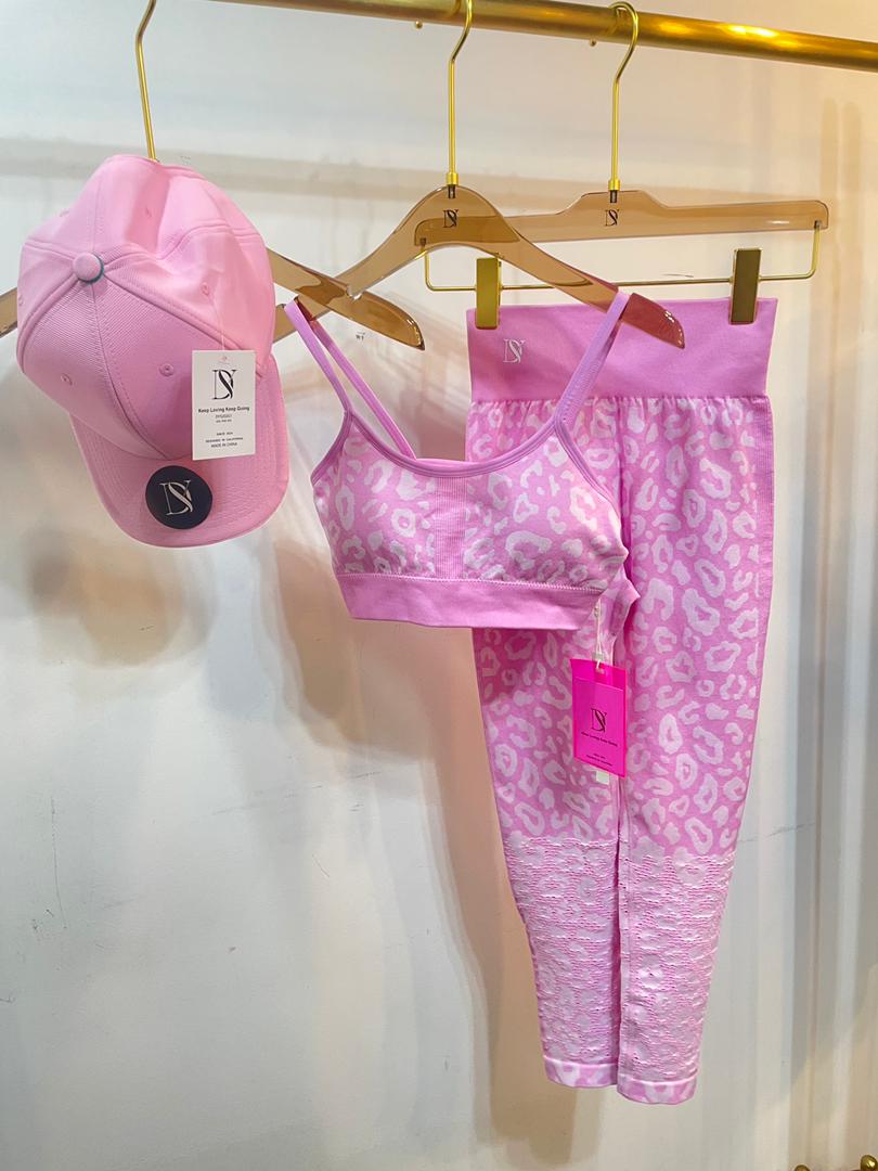 Conjunto Top bra de tirantes, Leggings y gorra deportivos para entrenamiento, gimnasio, yoga