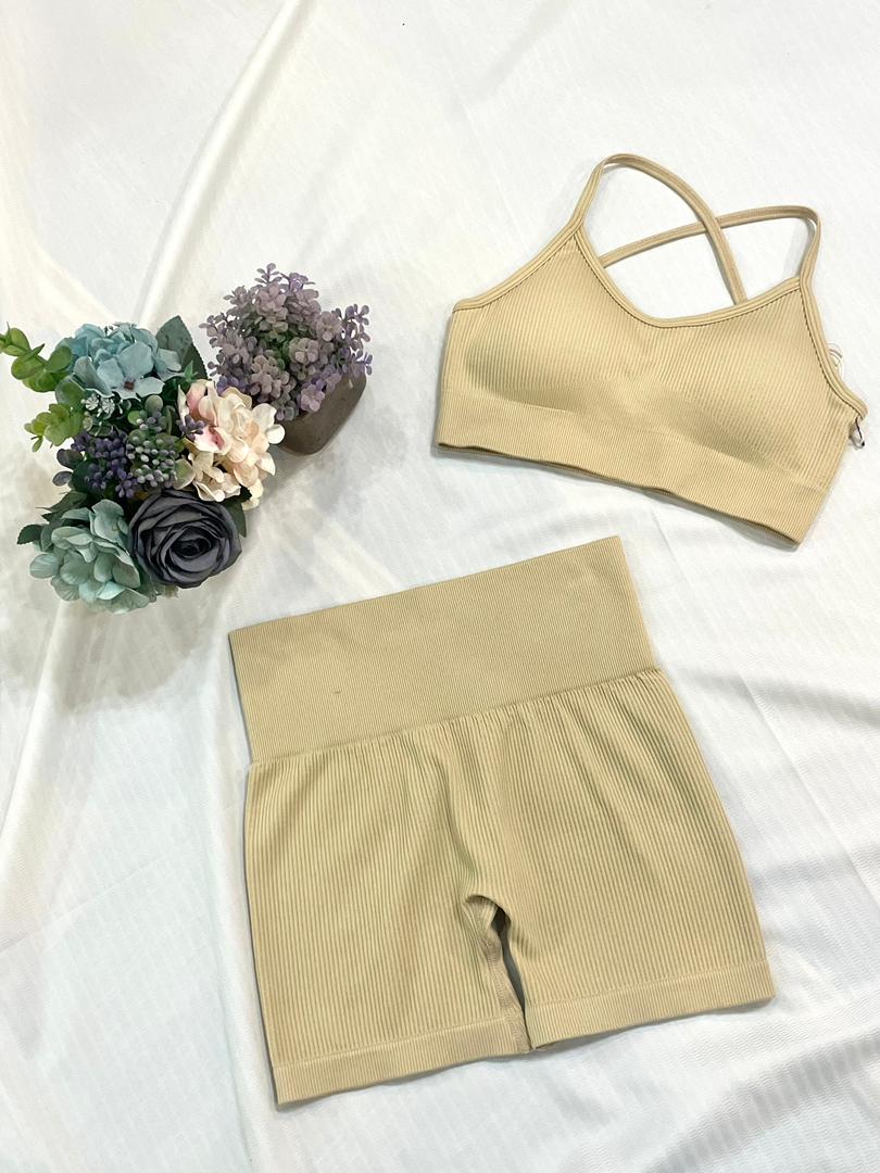 Conjunto Top bra de tirantes y Shorts deportivos para entrenamiento, moldean el cuerpo, gimnasio, yoga